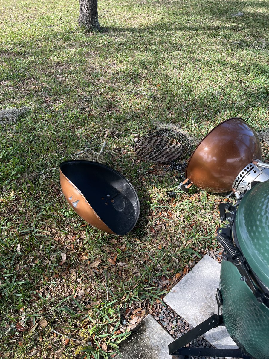 I’m pretty sure my grills are suicidal. This is the third kettle that has ended up like this. 🥲