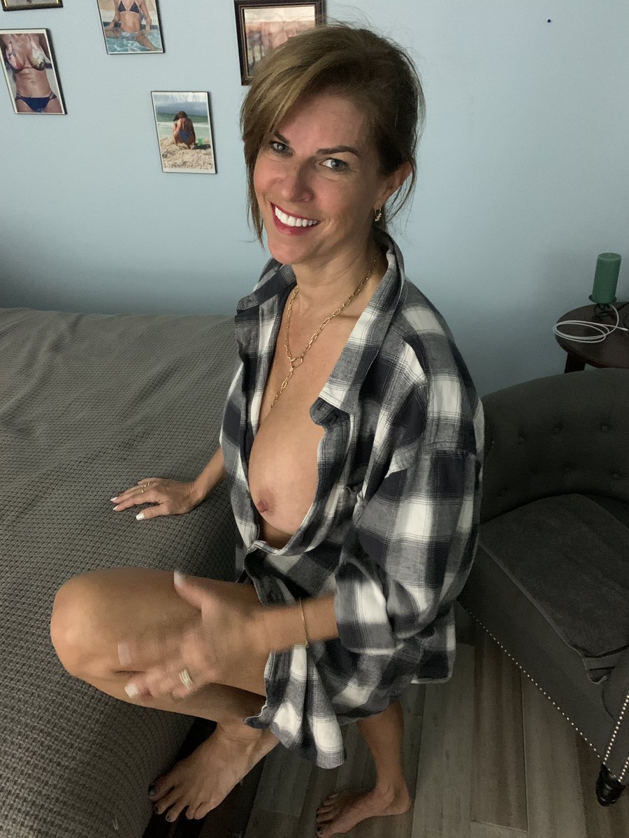 sexymilfmary : Ya know it’s winter when . . Onlyfans.com/sex