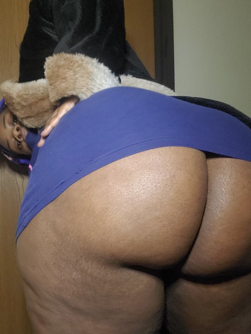 That ass ass....   #bigbootygirl #EBONYTHOTS https://t.co/cwMjM3mVqQ<a href="/tag/bigbootygirl"class="tags">#bigbootygirl</a><a href="/tag/ebonythots"class="tags">#EBONYTHOTS</a>