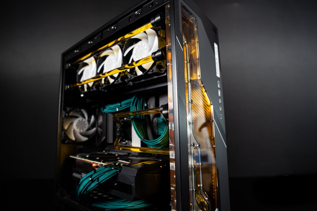 AorusOfficial's tweet photo. ℙ𝕣𝕠𝕛𝕖𝕔𝕥 𝟛𝟘𝟛 is here and you better get ready for this creative PC built by #OracleMods!

#PoweredByAORUS #DesIgnYourAORUS #UpgradeWithAORUS #AORUS https://t.co/vgrbrIMX4X