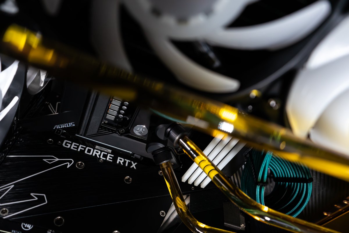 AorusOfficial's tweet photo. ℙ𝕣𝕠𝕛𝕖𝕔𝕥 𝟛𝟘𝟛 is here and you better get ready for this creative PC built by #OracleMods!

#PoweredByAORUS #DesIgnYourAORUS #UpgradeWithAORUS #AORUS https://t.co/vgrbrIMX4X