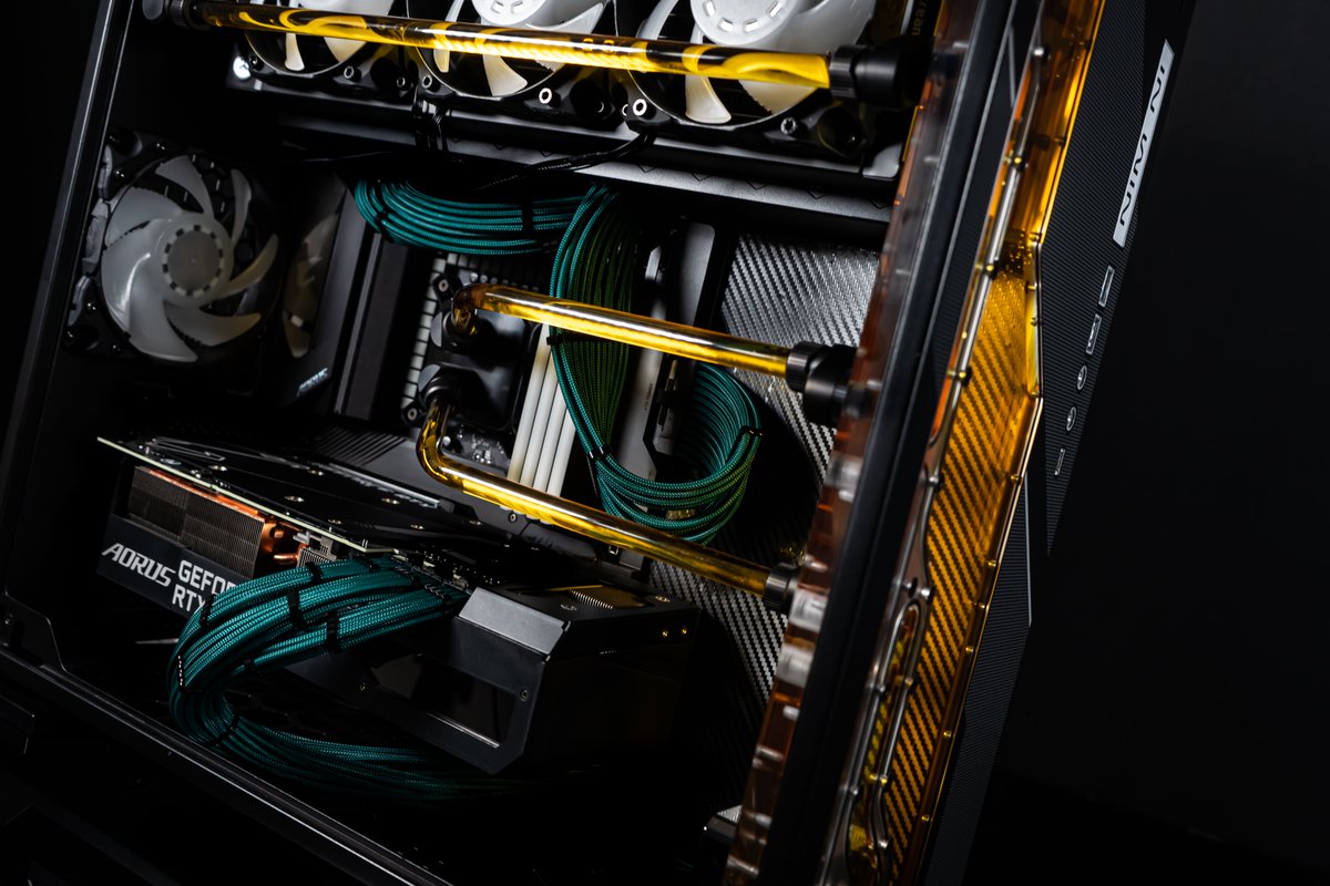 AorusOfficial's tweet photo. ℙ𝕣𝕠𝕛𝕖𝕔𝕥 𝟛𝟘𝟛 is here and you better get ready for this creative PC built by #OracleMods!

#PoweredByAORUS #DesIgnYourAORUS #UpgradeWithAORUS #AORUS https://t.co/vgrbrIMX4X