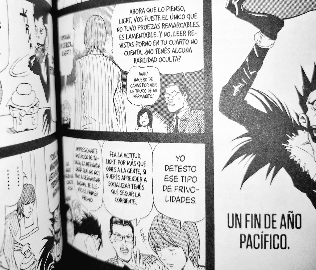 Al fin me lo pongo a leer y no puedo creer que el papá de Light diga "fea la actitud". Está recontra lleno de modismo, me da mucha gracia el contraste con esta serie. 