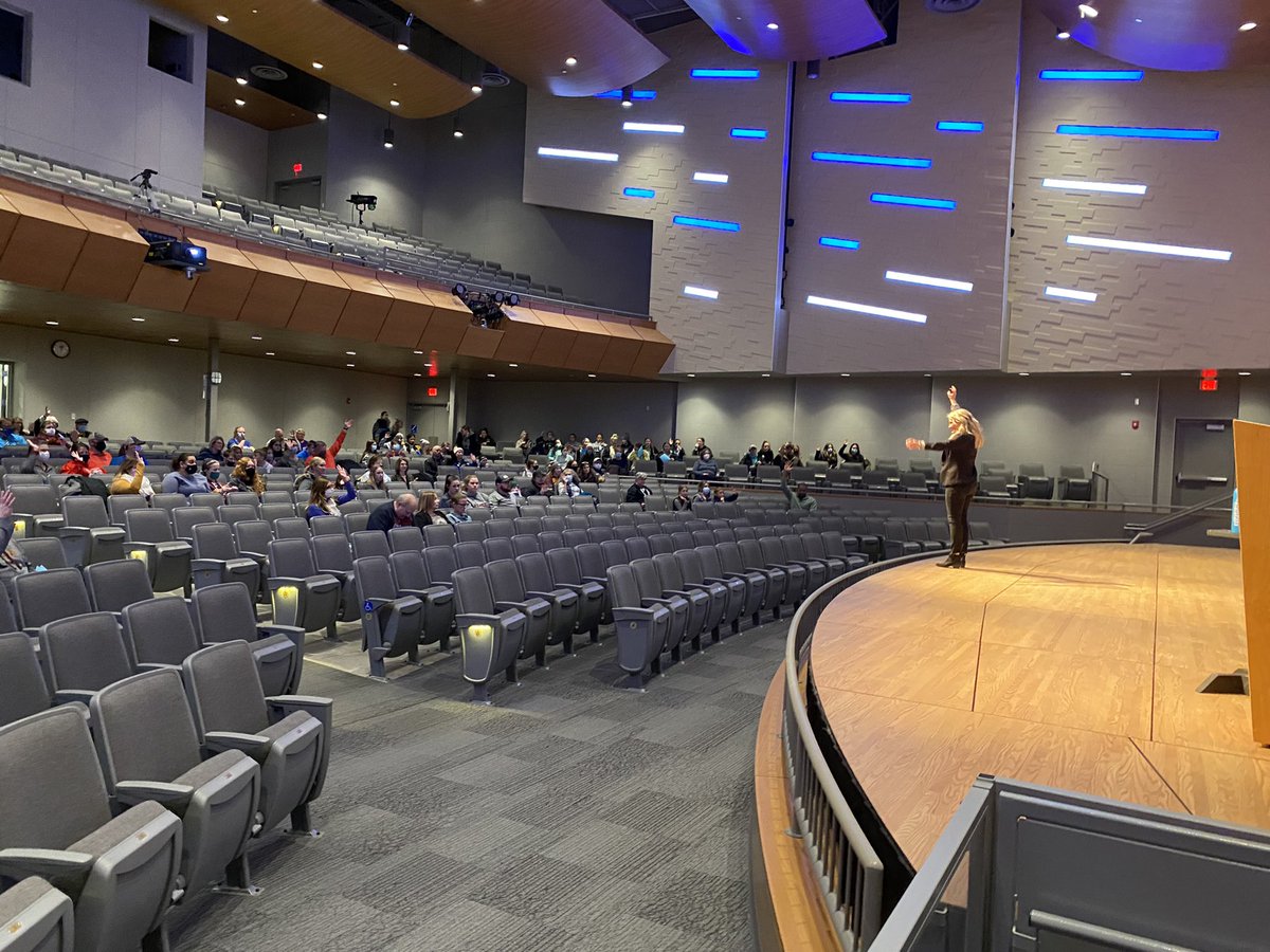 KM_CommunityEd's tweet photo. Thank you Cindra Kamphoff @Mentally_Strong for a phenomenal community presentation! #wellness #ownyourwhy #dreamforaliving https://t.co/VUEQvv8Daz