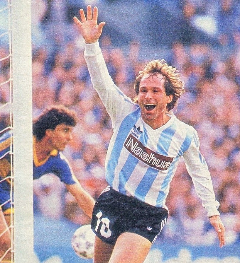 DataRacingOK's tweet photo. Hoy cumple 66 años Miguel Ángel #COLOMBATTI, ex futbolista de #RACING que consiguió el ascenso a Primera División y dos torneos internacionales, la #SuperCopaSudamericana y la #SuperCopaInteramericana.
En 2003 también fue el DT del primer equipo.
¡FELICIDADES, COLOMBA! 👏🏻👏🏻👏🏻 https://t.co/uSbPQtcEf5