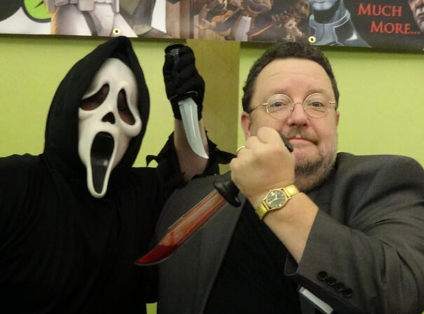 No spoilers but I was really happy to see Roger L. Jackson finally get a prominent shout out in the end credits of #Scream for voicing Ghostface. He's never in the costume but he's to Scream what Robert Englund is to Nightmare on Elm Street. Scream wouldn't be Scream without him.