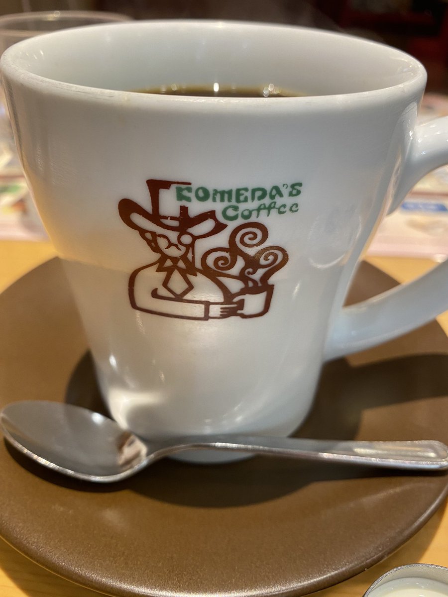 souitsu0819's tweet photo. コメダで読書なう https://t.co/dpOxSefEc6