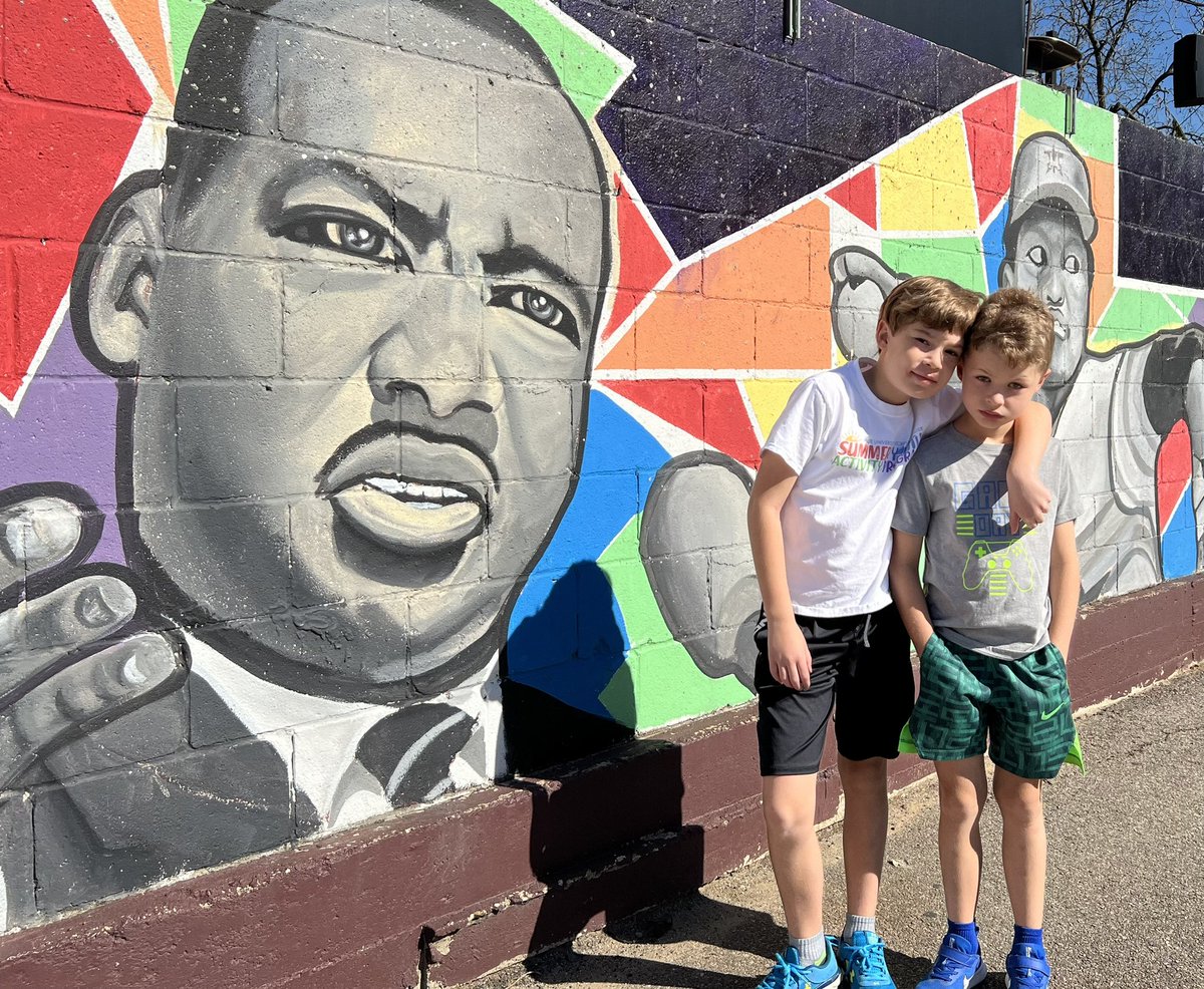 Remembering & celebrating #MLKDay with the boys @ChristianSusanE, original @MLKDayParade @houmayor @SylvesterTurner #community #service #JohnLewisVotingRightsAct #MLKDay2022