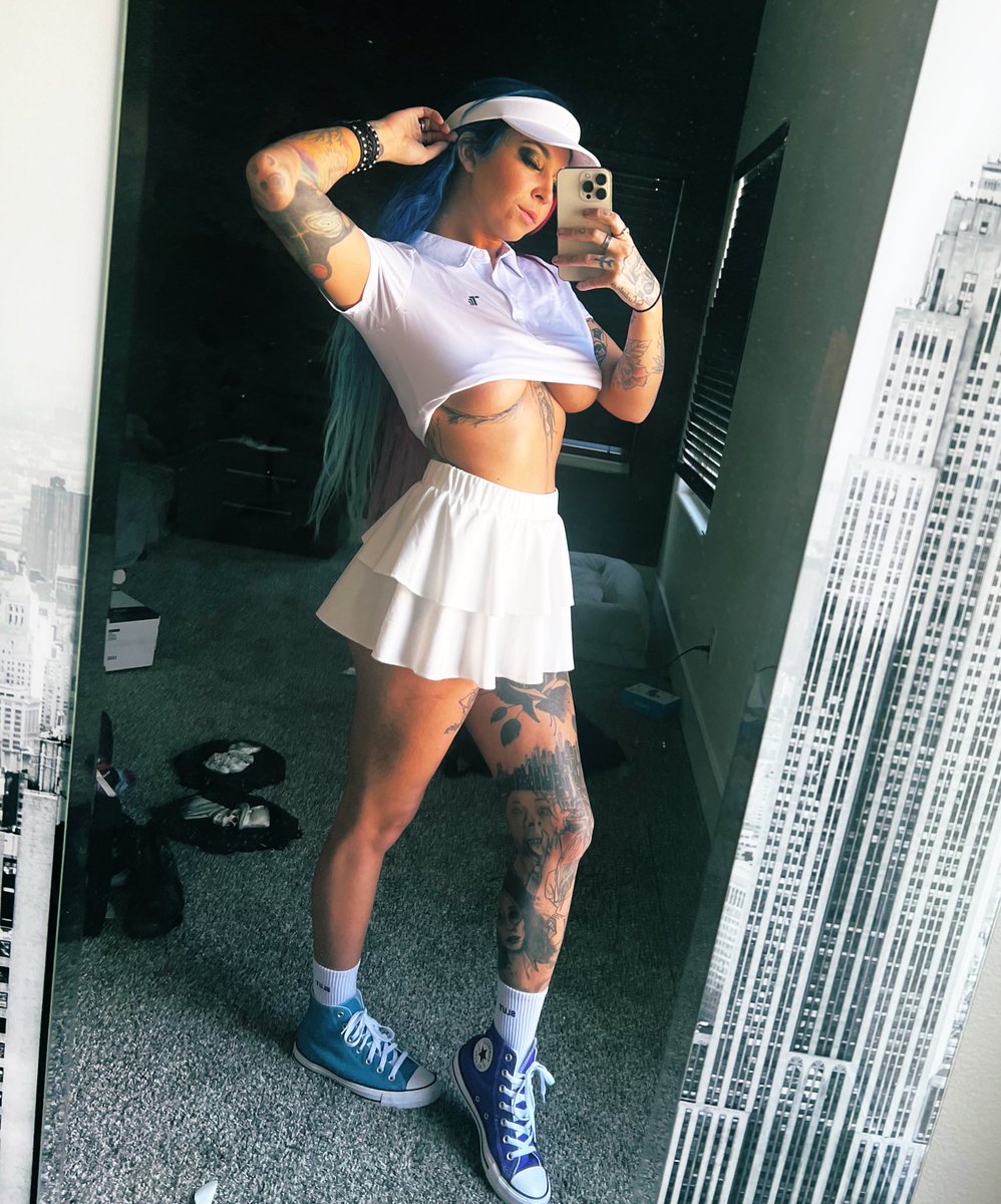 thirsttrip's tweet photo. Oh, wanna golf? 👀 https://t.co/1rra9AUQeu
