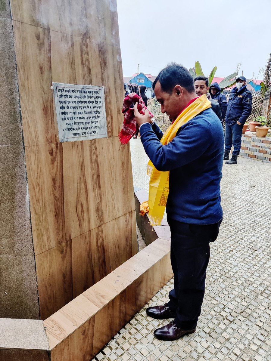 `७ खाल्डे´ पुग्यौं l इलाम जिल्लाको माइपोखरीको जंगल l ७ युवालाई ७ खाल्डो खन्न लगाएर संगिनले घोचेर ०१९ साल कार्तिक २४ गते जिउँदै गाडिएको ठाउँ `७ खाल्डे´ नामले परिचीत छ l

जिउँदै गाडिएका युवाहरुको दोष थियो- तत्कालीन राजा महेन्द्रको निरंकुश कदमको विरोध l