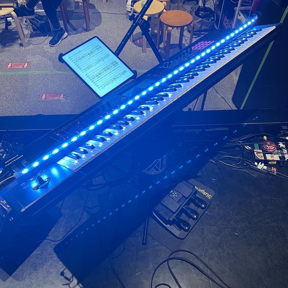 kerederoom78's tweet photo. 湯毛BAND久々のライブご観戦ありがとうございました!
無料配信アーカイブありますのでまだの方は是非!
↓
https://t.co/qf4ckn8V3h
#湯毛BAND #keypro360 #keyprostand360 #pianoled #fantom https://t.co/HKRe4AcM4x