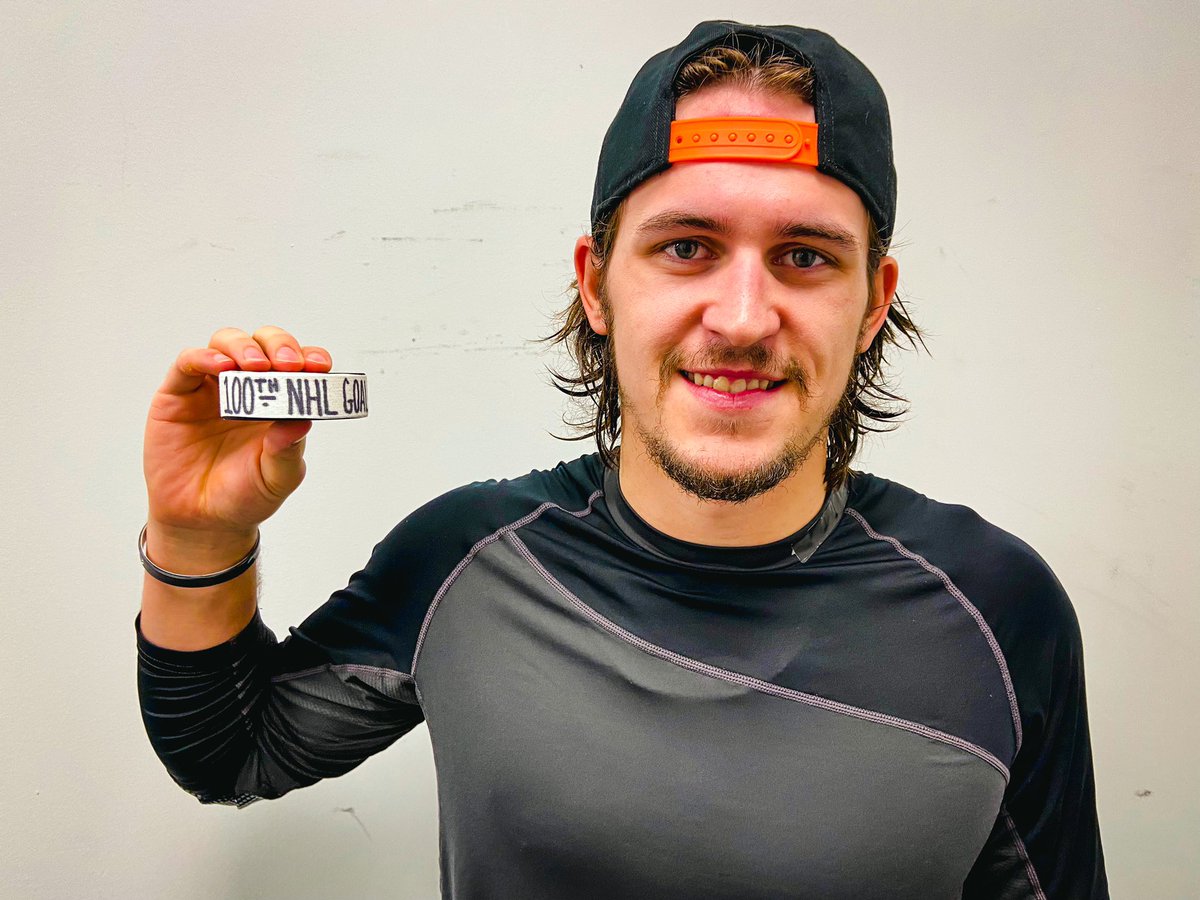 NHLFlyers's tweet photo. #️⃣1️⃣0️⃣0️⃣ for TK. #BringItToBroad https://t.co/TqFSwVqDcP