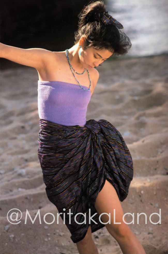 Chisato Moritaka, 1989. 森高千里、1989年。 Taken from the book