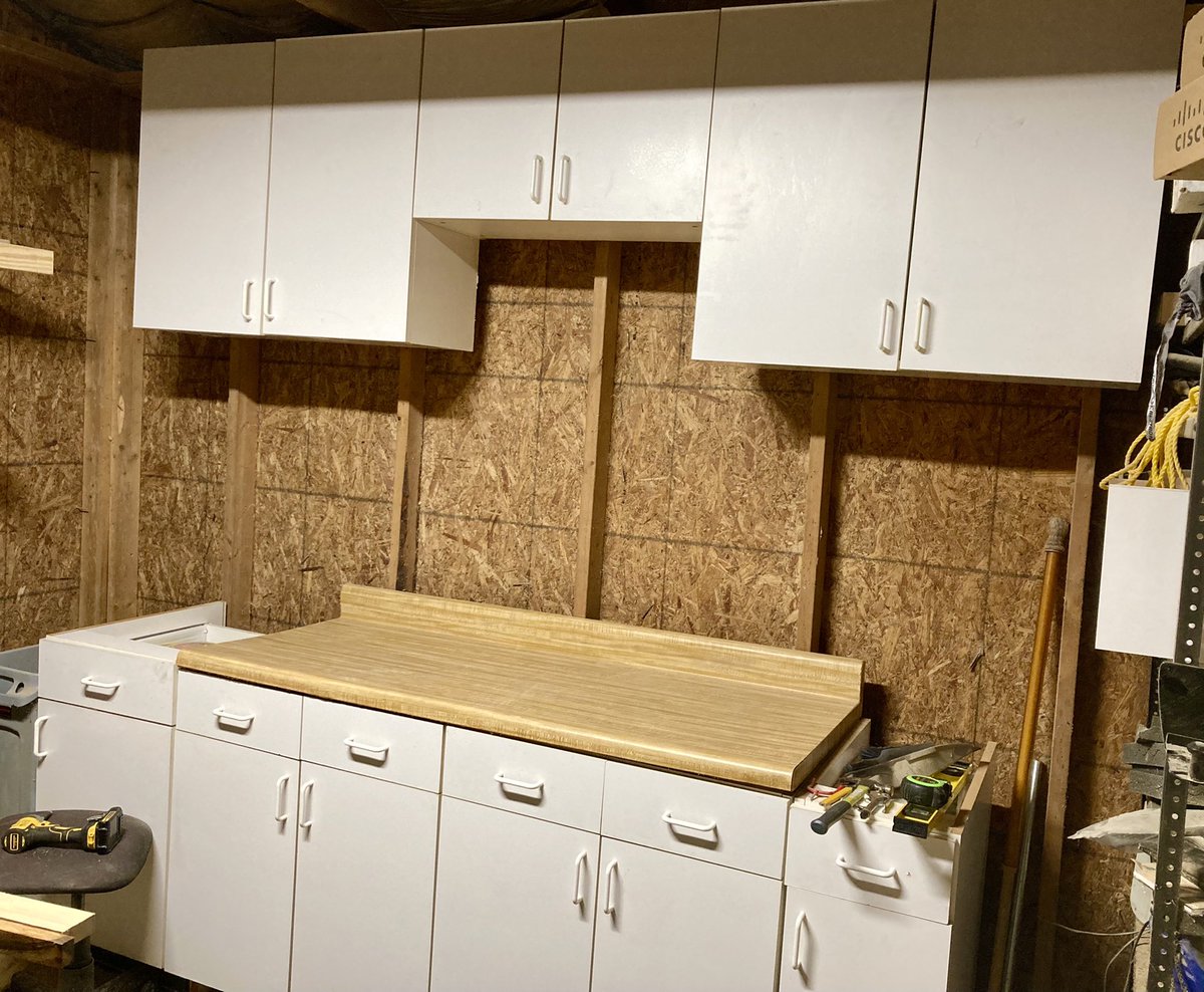 Dont you love it when your shop gets a facelift? Feels great, especially when the cabinets are free! #brownwoodworks #woodwork #woodworking #cabinetdecisions #FREE #mancave #organization