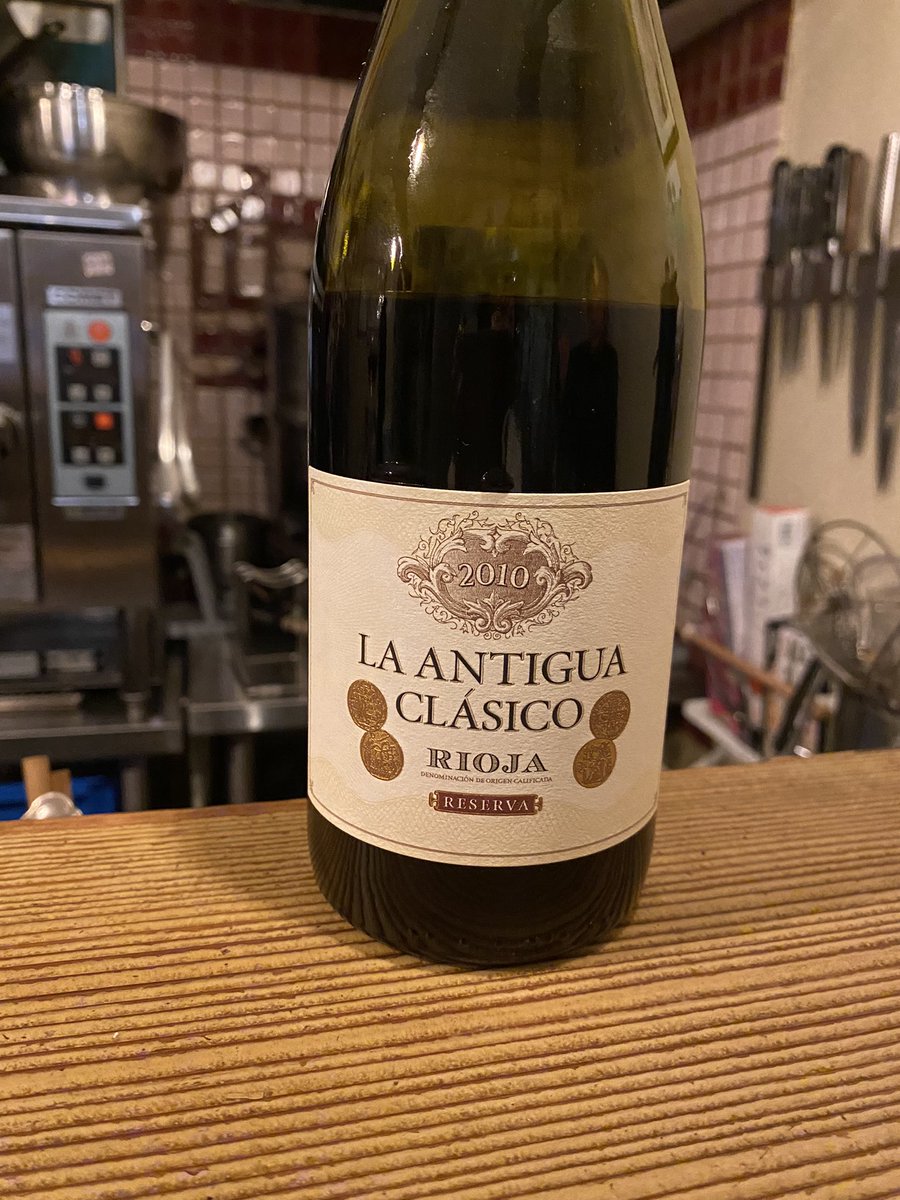 Googoosuganmo's tweet photo. 昨日も美味しいワインありがとうございました🍷
#ミラン
#ボブディラン
#巣鴨
#赤ワイン
スペイン
#Bobal
#Telescopio
#Lopezdeharo
#Manyetes https://t.co/WOyTxk3fOe