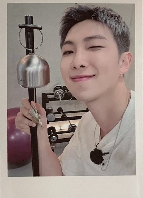 Hoseokie1306's tweet photo. [📸🐨] ARTIST- MADE COLLECTION BY RM.

• Fotos de la merch de RM + traducción de los mensajes.

@BTS_twt #방탄소년단RM #BTS #BTSARMY #RM #NAMJOON #ArtistMadeByRM #CollectionByRM #BY_RM https://t.co/s7kFEb9ddV