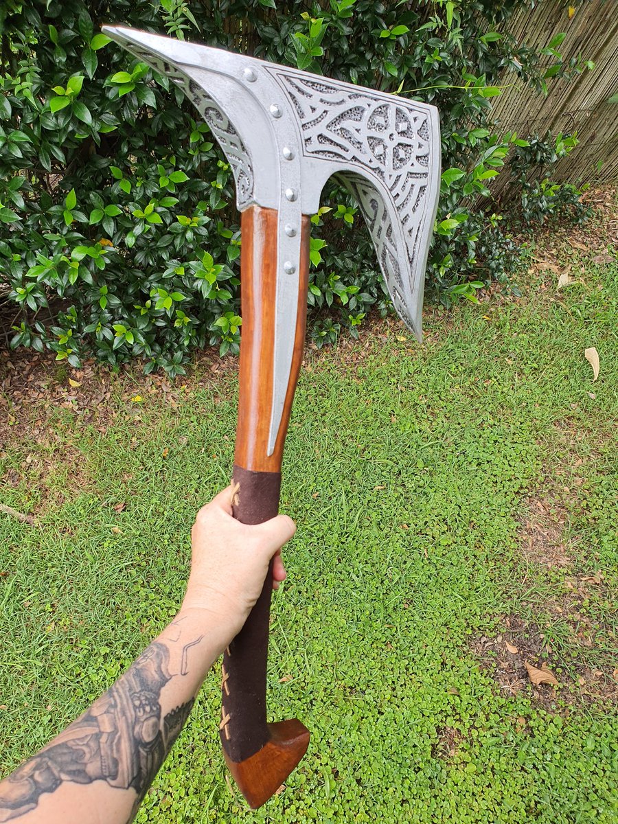 Loyal2mal's tweet photo. Finished my #skyrim #Dawnguard #waraxe All wood, paint, stain & fake leather. Super happy with how it turned out @Bethesda_ANZ @SKYRIM https://t.co/1Wnao2Kz2g