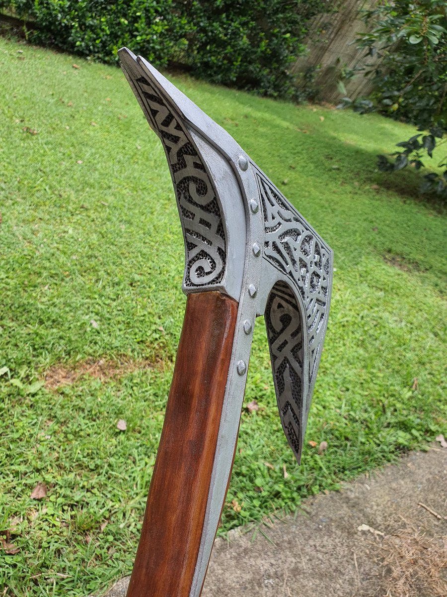 Loyal2mal's tweet photo. Finished my #skyrim #Dawnguard #waraxe All wood, paint, stain & fake leather. Super happy with how it turned out @Bethesda_ANZ @SKYRIM https://t.co/1Wnao2Kz2g