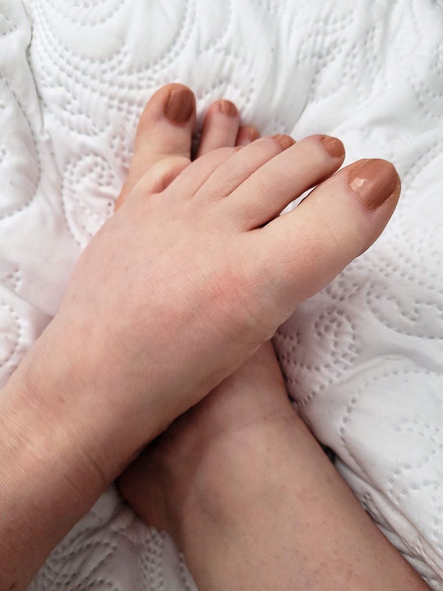 Its_Ginga's tweet photo. Hi #FeetLovers! I painted my nails this weekend. What do you think? #feet #feetworship #sellingcontent #feetsoles https://t.co/hnqg7FFE7P