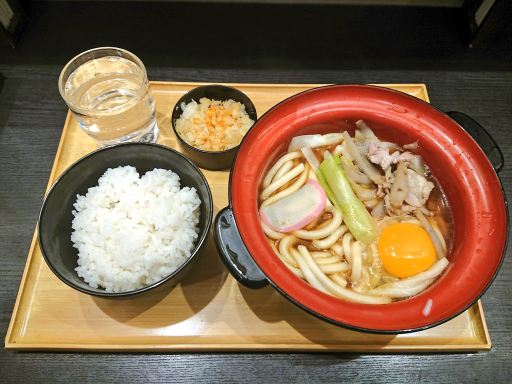 今日の昼ご飯は小諸そばで、熟味噌うどんのライスセット、580円。