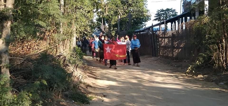 TTFR__Myanmar's tweet photo. The marching revolutionary strike was staged by the locals of ShweBo in support @NUGMyanmar . #SanctionMOGE
#2022Jan18Coup
#WhatsHappeningInMyanmar https://t.co/3nr3knKqYs