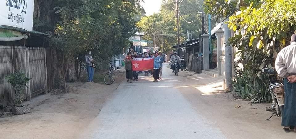 TTFR__Myanmar's tweet photo. The marching revolutionary strike was staged by the locals of ShweBo in support @NUGMyanmar . #SanctionMOGE
#2022Jan18Coup
#WhatsHappeningInMyanmar https://t.co/3nr3knKqYs