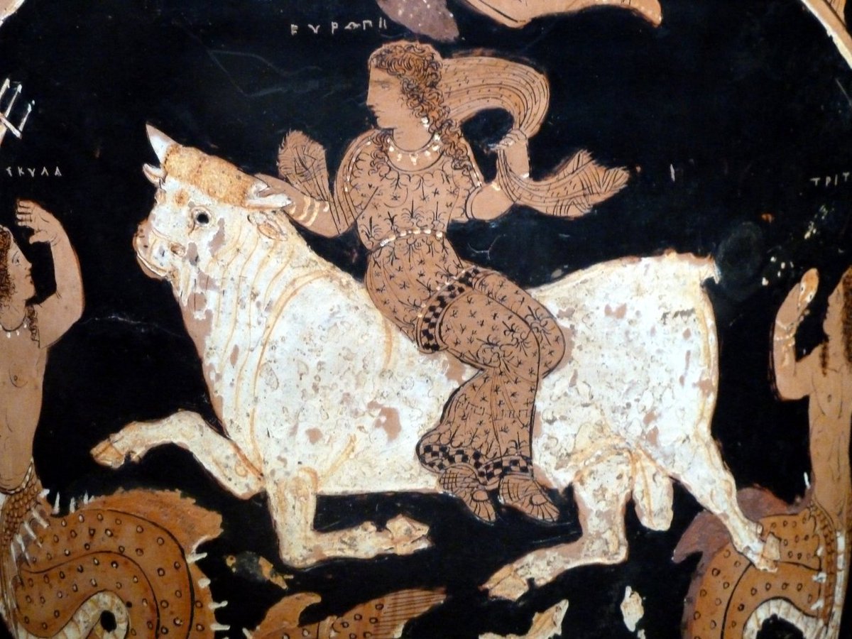 archaeologyart's tweet photo. Zeus, in the form of a white bull, abducts Europa.  Detail from a red-figure calyx-krater signed by the painter Asteas (fl. ca. 350-320 BC), from Paestum (Poseidonia) in south Italy.  Now in the National Archaeological Museum, Paestum.  Photo credit: Dave and Margie Hill. https://t.co/3hpbIQRxH9