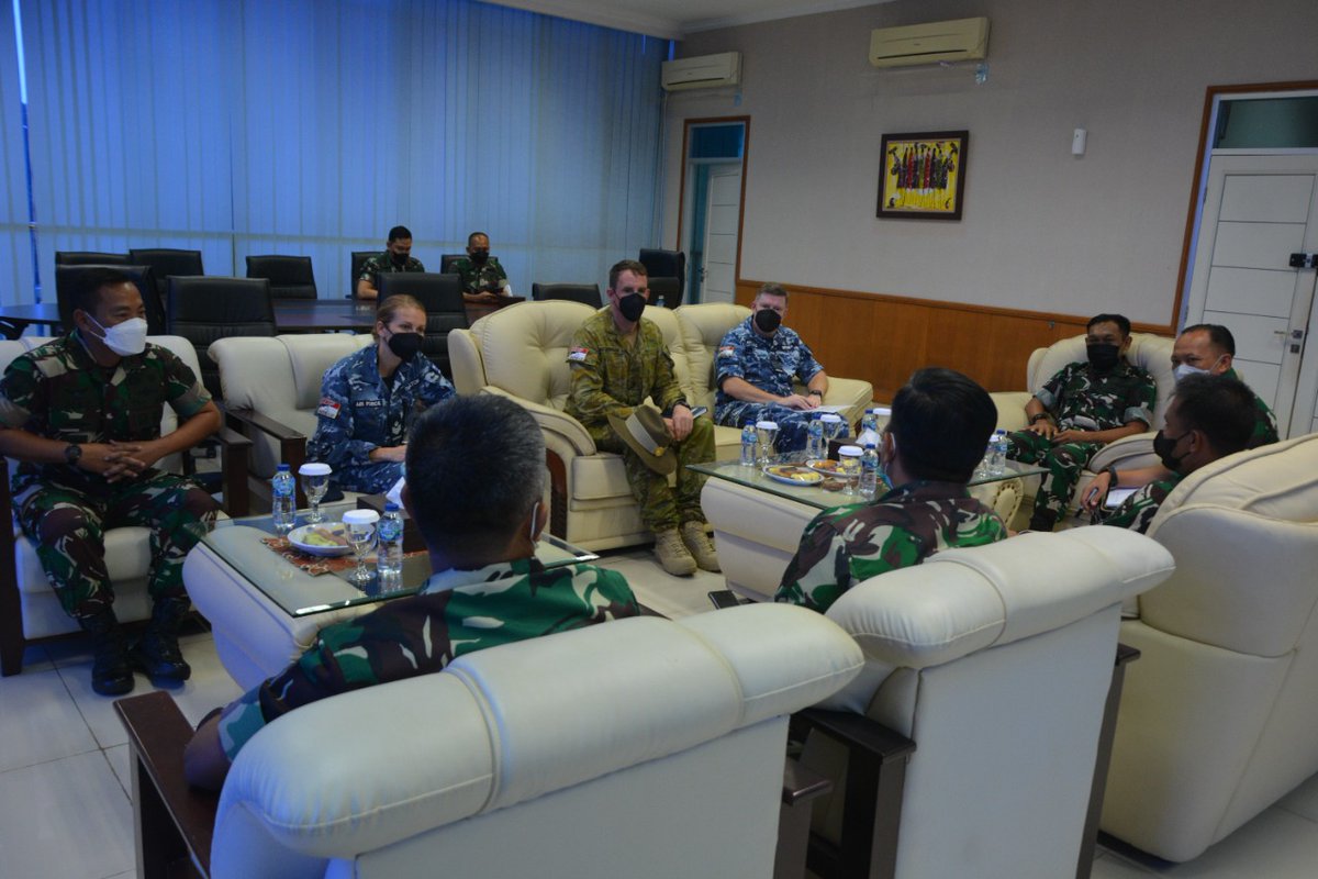 IKAHANid's tweet image. This week 🇦🇺 MAJ Matthew Breckenridge commenced duty at #PMPPTNI Sentul as our first ADF exchange instructor. With 🇮🇩 LTCOL Aji Satrio as TNI exchange instructor at  #ADFPOTC Weston Creek, we are building strong foundations for continued cooperation #moresecuretogether