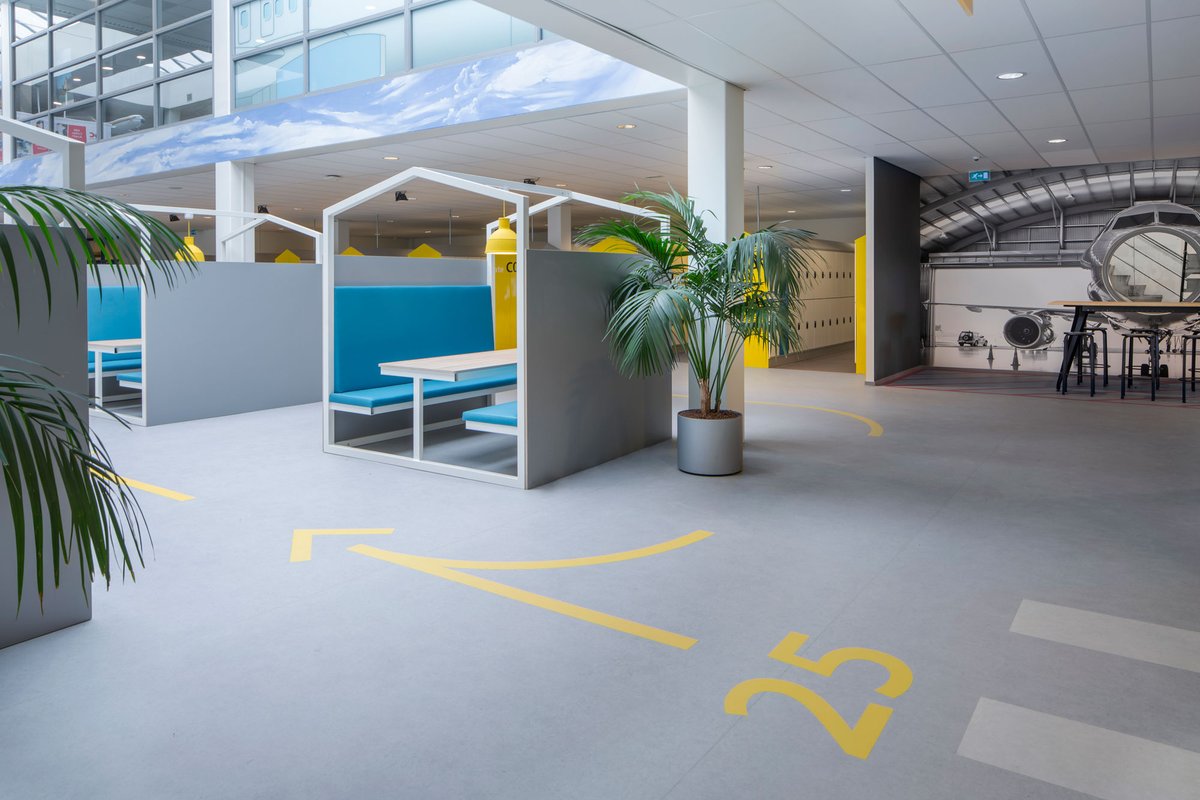 WurksBV's tweet photo. Sommige projecten zijn niet groot, maar wel groots. In deze categorie valt het entreegebied van MBO College ROC Airport. In opdracht van buroDesk mochten wij aan de slag gaan met de duurzame vloeren van @Tarkett_NL. https://t.co/K9l6aNCmKb https://t.co/VZ86Zppq1l