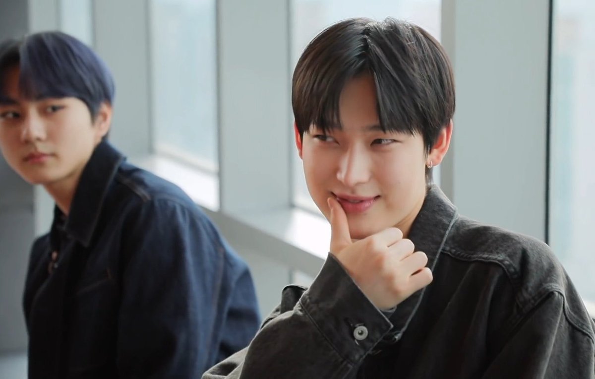 욷세 tweet media