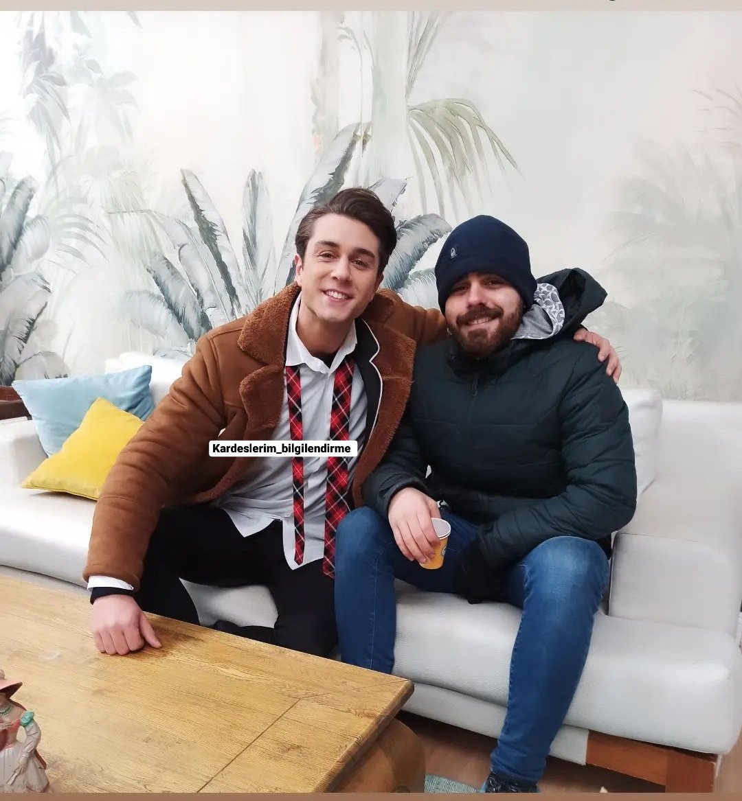 AsDor_eylul's tweet photo. Bu günkü setten onur 🎉
#onurseyityaran https://t.co/9MpLOAApEI