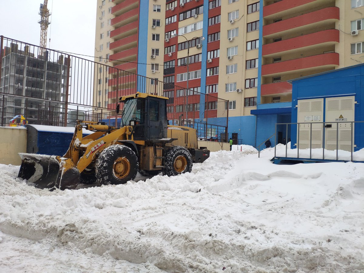 Расчистка внутриквартальных дорог силами ТСЖ по адресам: ул. Г.Димитрова 108, ул. Молодежная 8Б. <a href="/promadm/">Promadm.samara</a>