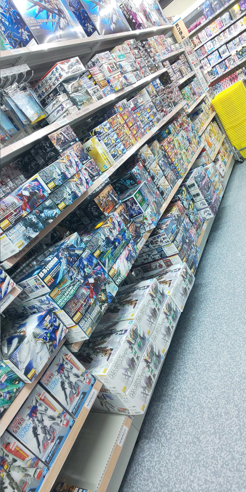 Hiro Miyata ヤマダ電機 大船店 ガンプラですが 無いよりましですね ガンプラ再販 T Co Rpiknlorov Twitter