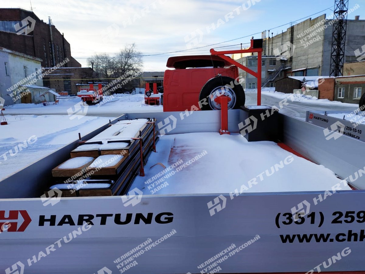 Низкорамный #трал тяжеловоз #HARTUNG  грузоподъемностью 71 т. обладает всеми необходимыми опциями для перевозки самых разнообразных грузов. 
Пневматическая подвеска, 6 осей (3+3 самоустанавливающиеся), механические трапы, инструментальный ящик, механическая лебедка, уширители.