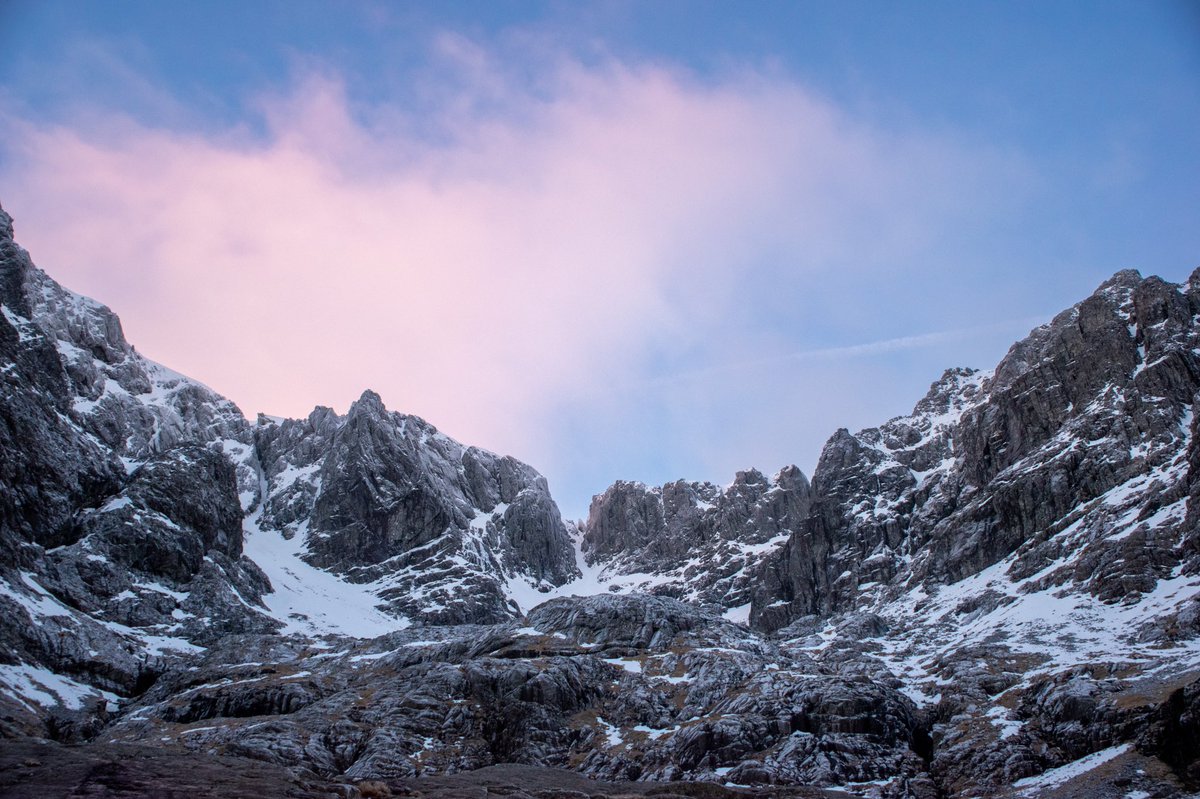 The North Face of Ben Nevis at sunrise on Sunday! 🏴󠁧󠁢󠁳󠁣󠁴󠁿 #scotland #bennevis #northface #scottishwinter #winterclimbing #sunrise #mytiso #rabwinterready #mountaineeringscotland #picoftheday #thisisadventure #mountain