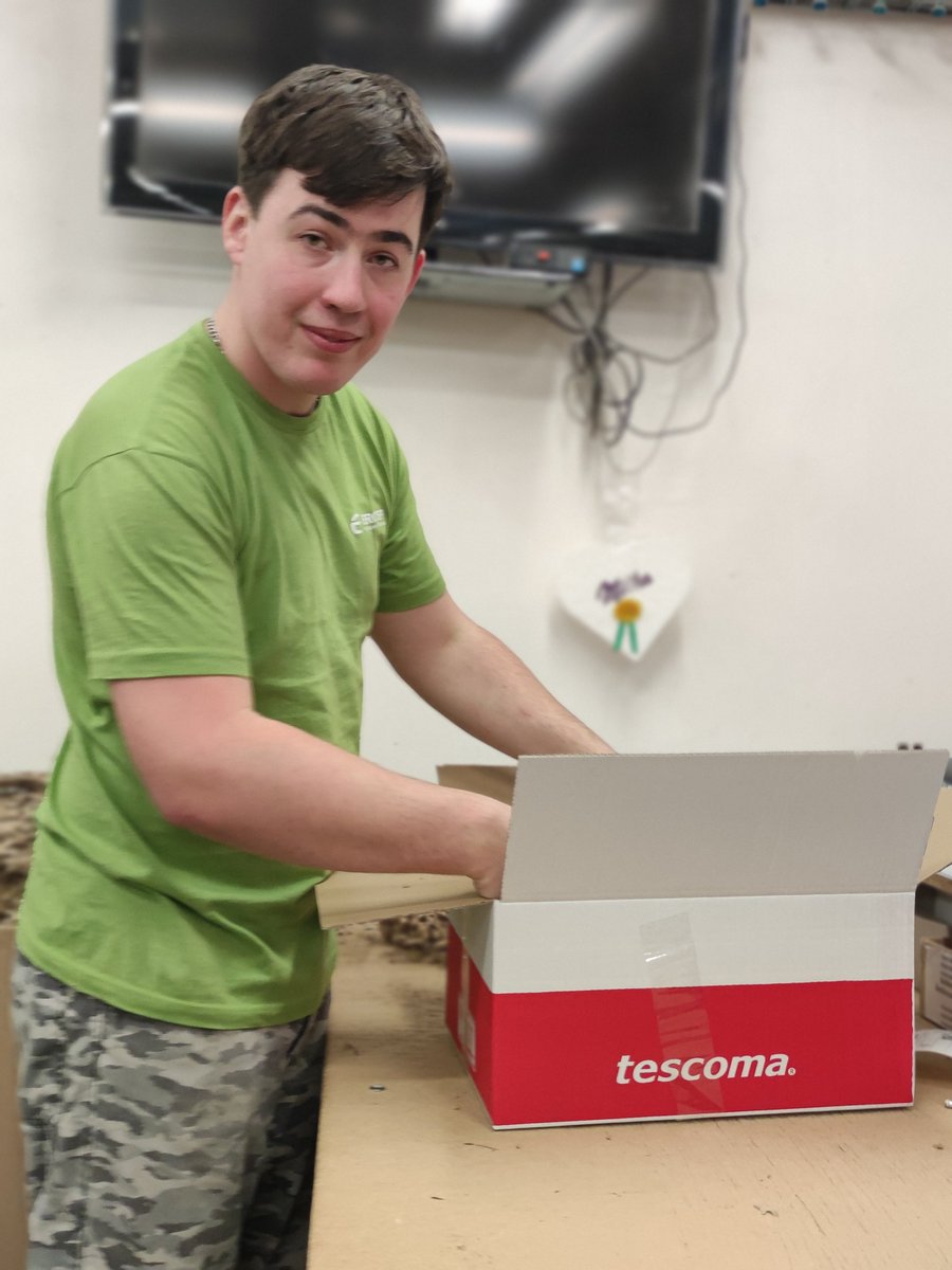 Na e-shopu TESCOMA, jsme za poslední dva roky zaznamenali velký narůst objednávek. To platí zejména, jak v jarním, tak v letním období. Předvánoční sezóna je v porovnání s celým roku nejsilnější. Závěrem roku měsíčně odešleme přes 10 000 balíků. #TESCOMA