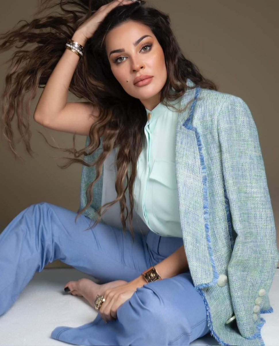 Behind every successful woman is herself 💜
<a href="/nadinenjeim/">Nadine Nassib Njeim 🏆</a> 💙🖤 #NadineNassibNjeim 
#نادين_نسيب_نجيم