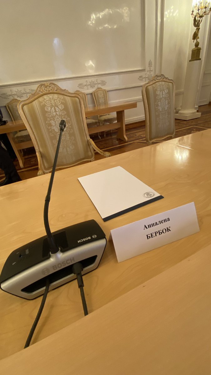 InaRuck's tweet photo. Falls sich jemand fragt, wie sich Baerbock auf Russisch schreibt? Gespräche mit Lawrow gehen gleich los https://t.co/z79An4eB9e