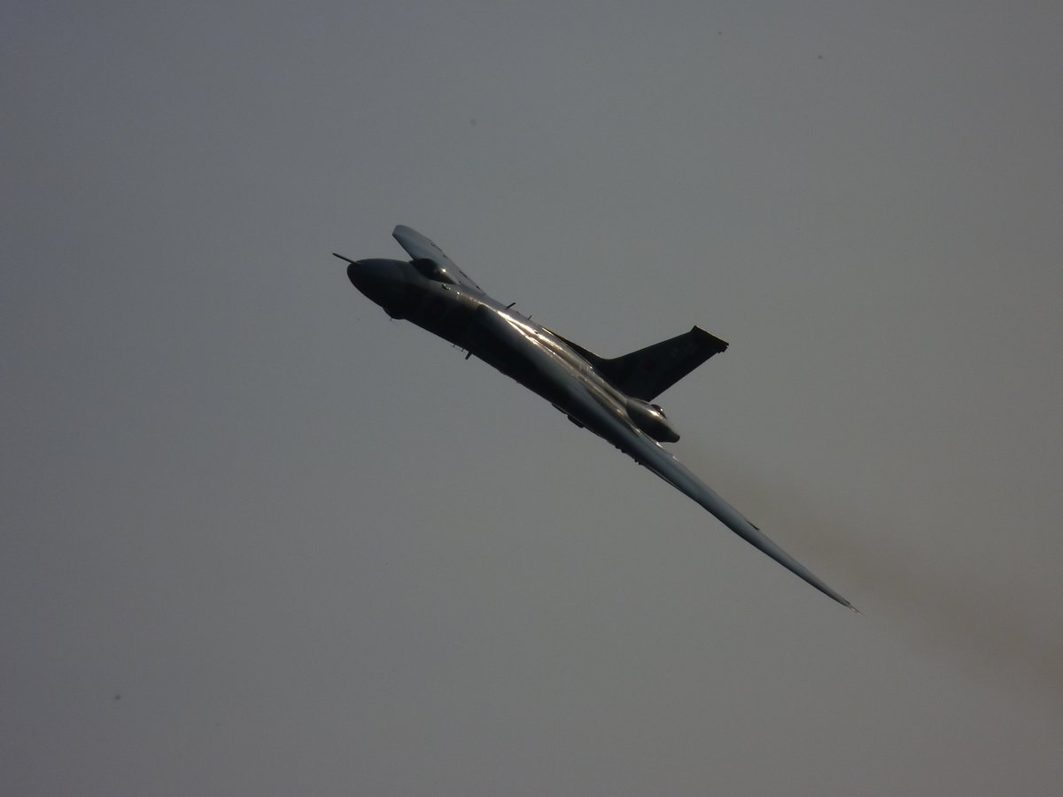 steveliddle558's tweet photo. Why @vulcantothesky and #XH558 matter to #Doncaster - a thread from a personal perspective.../1 https://t.co/LEzFjQMose
