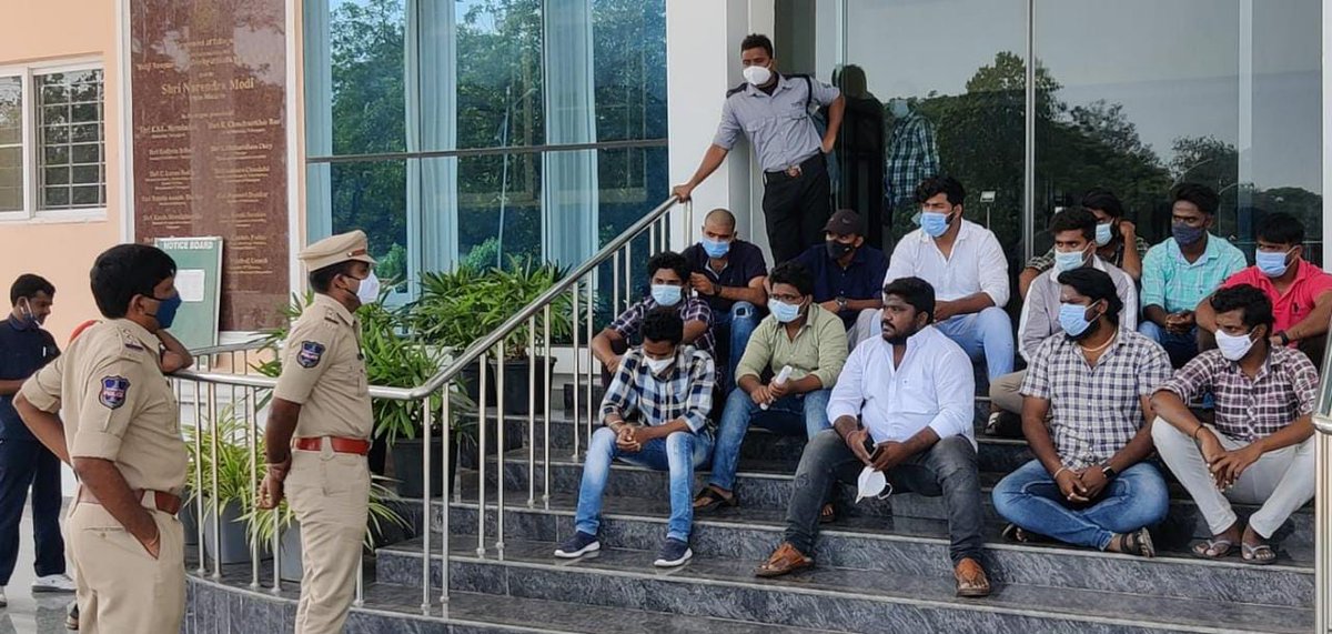 VenkatBalmoor's tweet photo. Warangal @TSNSUI unit staged a protest at KNRUHS, Warangal to postpone BDS Exams unconditionally. Without taking cognisance of the Covid spread,BDS exams are being conducted. 

@nsui  @Neerajkundan @NAVEDKHANNSUI https://t.co/xwjh7qpXO1