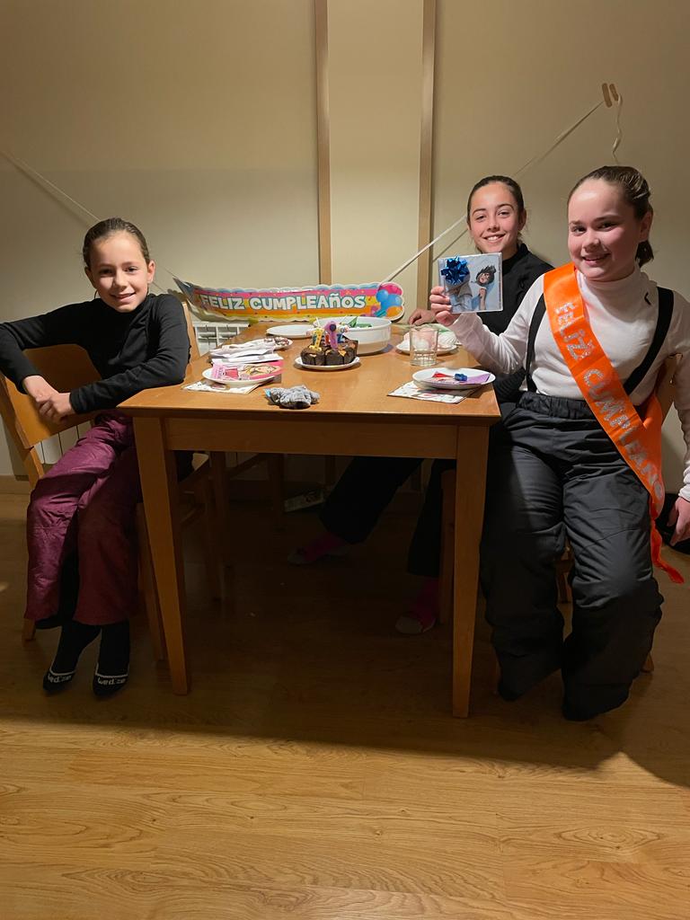 Muchas felicidades Vera 🎂 Vaya sorpresa le han preparado las compañeras de habitación. <a href="/HBSTORREJON/">Humanitas Torrejón</a>