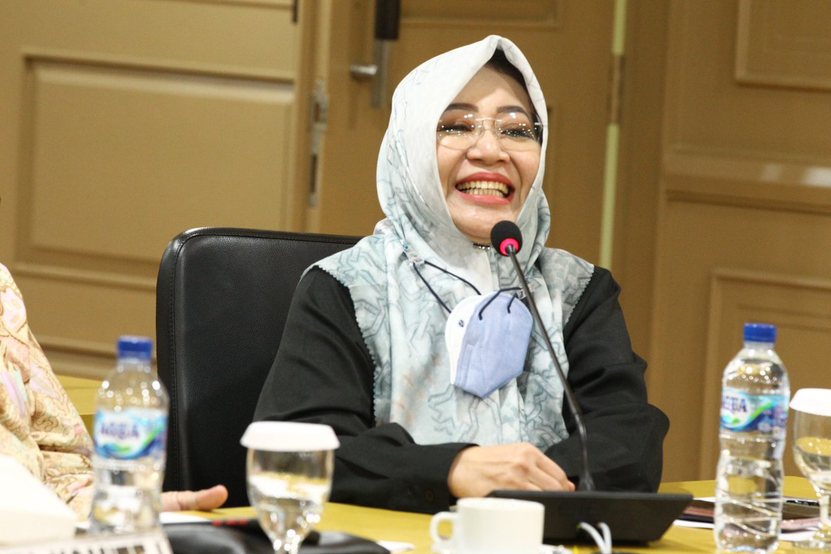 Intsiawati's tweet photo. Rapat Dengar Pendapat Umum  Komite I DPD RI bersama Universitas Syiah Kuala, UIN Ar-Ranity, Universitas Malikussaleh dan Universitas Teuku Umar Aceh terkait Evaluasi atas Pelaksanaan Undang-Undang No. 11 Tahun 2006 tentang Pemerintahan Aceh.

#dpdri #intsiawati #iauntukriau https://t.co/PRYnksnYPw