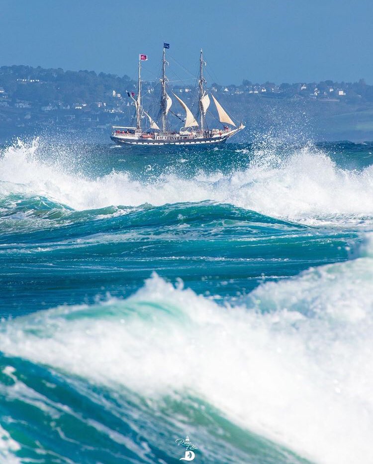 BreizhWeCan's tweet photo. 🌊 L’écume du jour 😉
#MagnifiqueBretagne #Belem 

© @Ronansenan https://t.co/smTAmPjidc