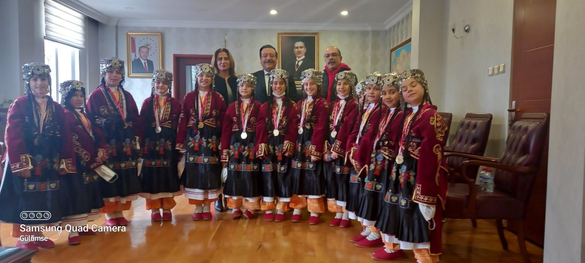 AlbaySehit's tweet photo. Okul Sporlarında il 1️⃣. si olan Şanlıurfa Halk Oyunları Ekibimizi makamında kabul eden Altındağ Kaymakamımız Sayın Cumali ATİLLA'ya teşekkür ederiz. 
@tcmeb
@cumaliatilla21 
@Harunfatsa 
@memoguzyilmaz https://t.co/iM79kYd2tD