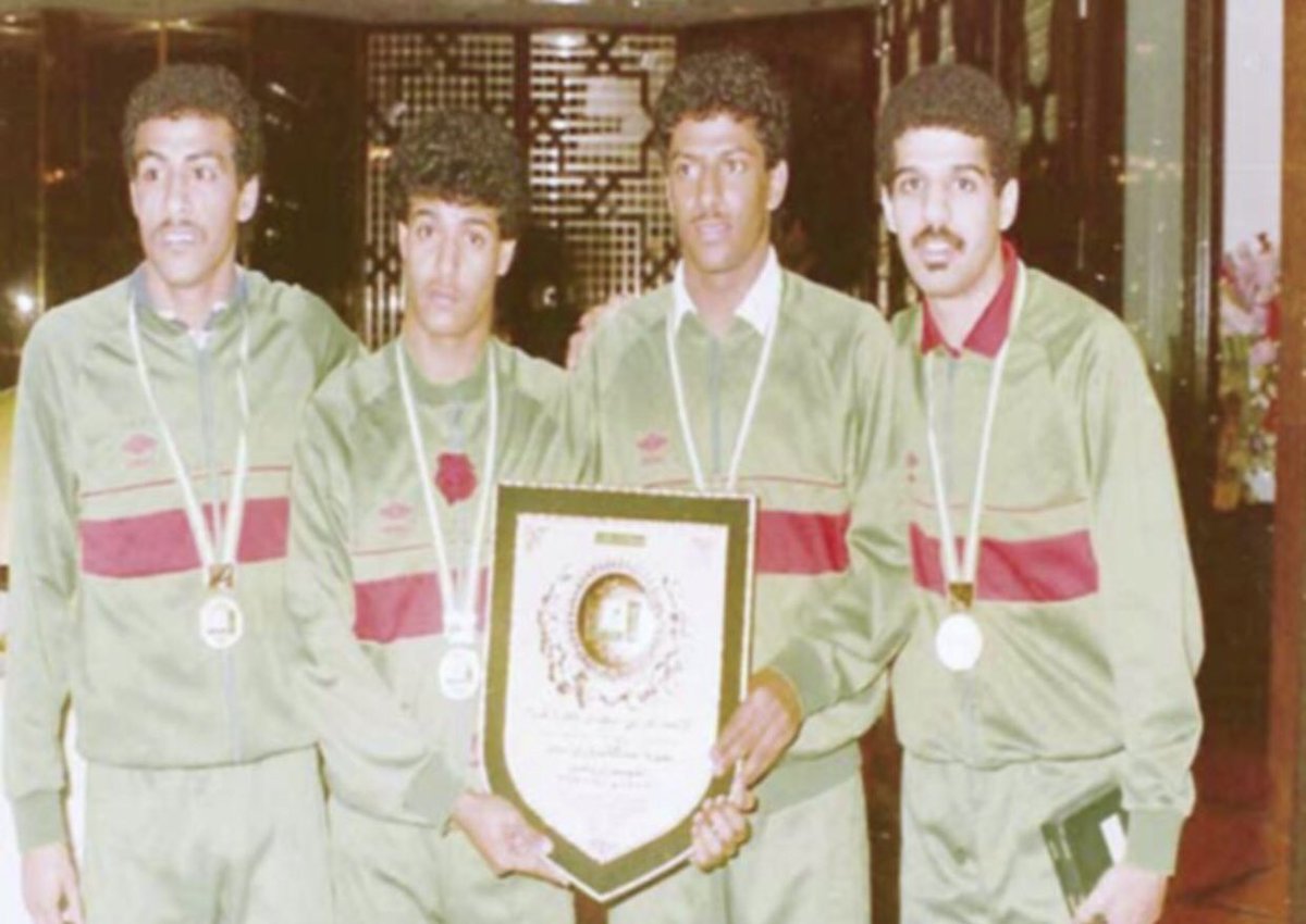 النجوم الذهبيين :
• محمد المغلوث وسعدون حمود وعادل سلمان وعبدالله صالح .
حاملين درع دوري عام 1988 .
<a href="/sadoun19Sa/">سعدون حمود١٩</a> <a href="/mamaglouth/">محمد المغلوث</a> <a href="/hamadaldubikhi/">حمد الدبيخي</a> <a href="/marwanss11/">مروان بن صالح الشيحة</a>