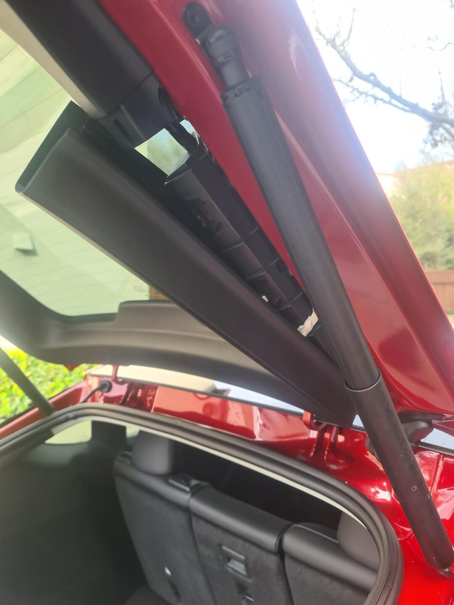 Subba's tweet photo. I accepted the delivery of the Model Y. Unfortunately, one major functional issue occurred as the Trunk opened/closed. Delivery guy updated immediately updated operations this looks bad. Operations team called me back asked me to open Service request. @Tesla 

🧵 https://t.co/Tj6yVFoOxU