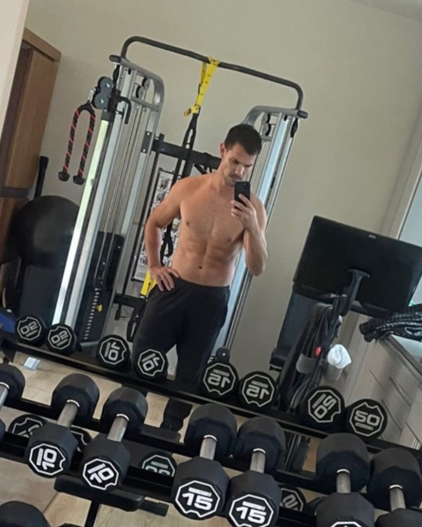 Talyor Lautner's abs (@taylautabs) / Posts / X