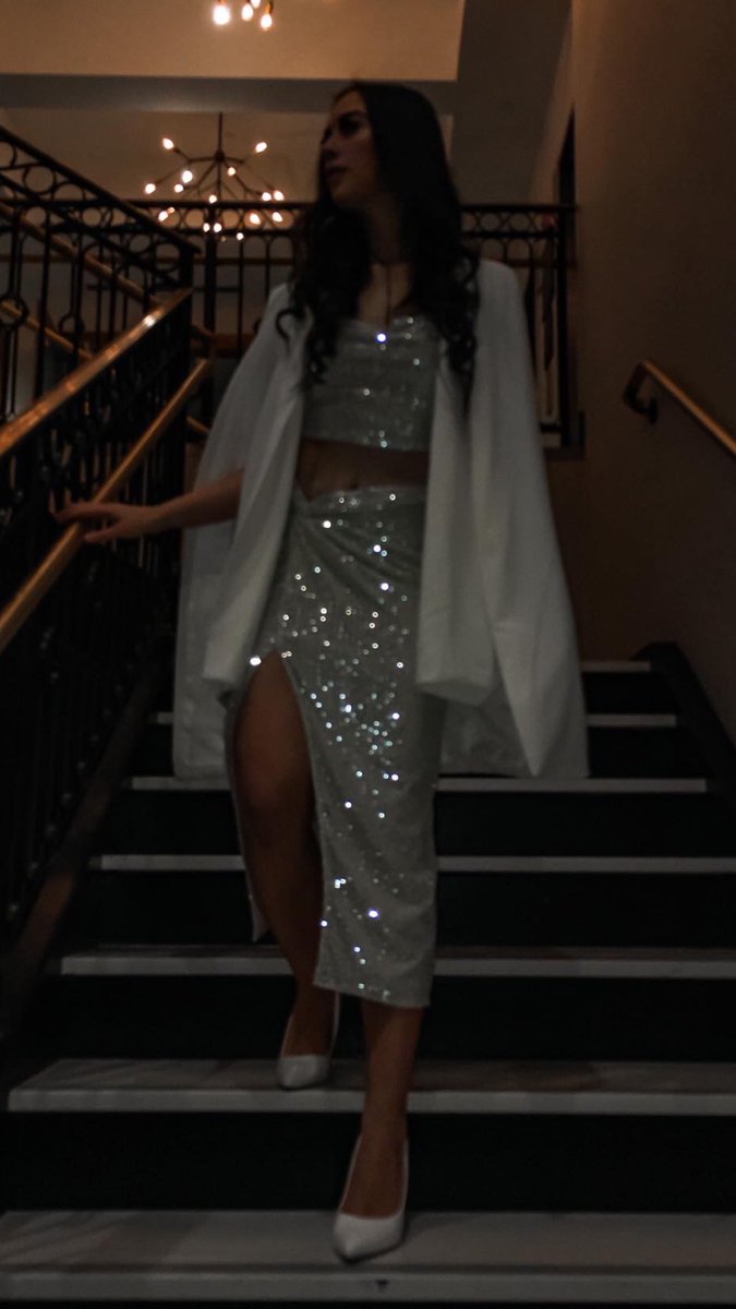 elainnaaev's tweet photo. My 21st Birthday Aesthetic was unbeatable. ✨🤍🥂🤩 https://t.co/DTvLVj4wxJ