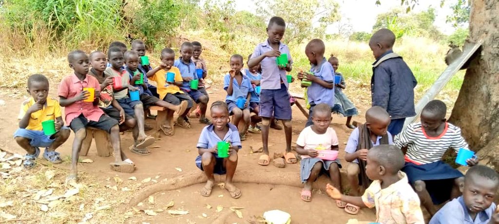 eatBCH_SS's tweet photo. The smiles on the Face is just beautiful. Thanks to #BitcoinCash Community for helping us helping our neighbors.  @eatBCH_VE @eatBCH https://t.co/bJZjaPOL3d