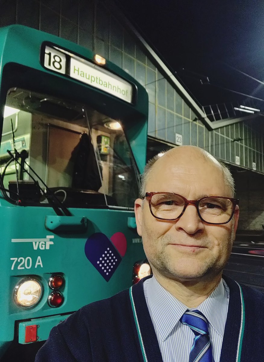 franknagel_de's tweet photo. Guten Morgen. Heute mal ganz neumodisch auf #Linie18 unterwegs ... mit einem Pt-Wagen. Gebaut ab 1972 ... übrigens Wagen 720, der #ImpfExpress #Impf_Expresss der #VGF #VGF_FFM https://t.co/rAB34lwzfL